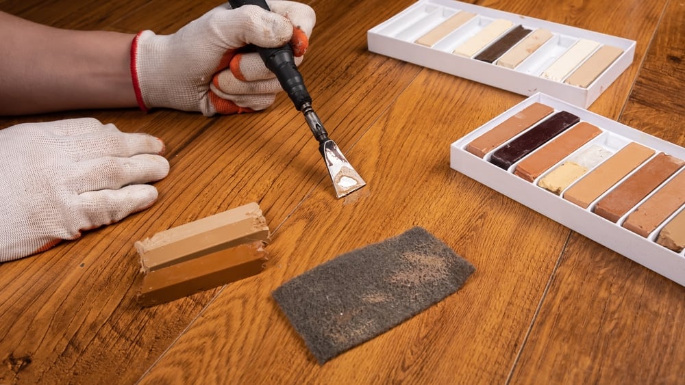 Restoration,Of,Laminate,With,Wax,,Restorer,Cover,Up,Damage,To Wood furniture restoration