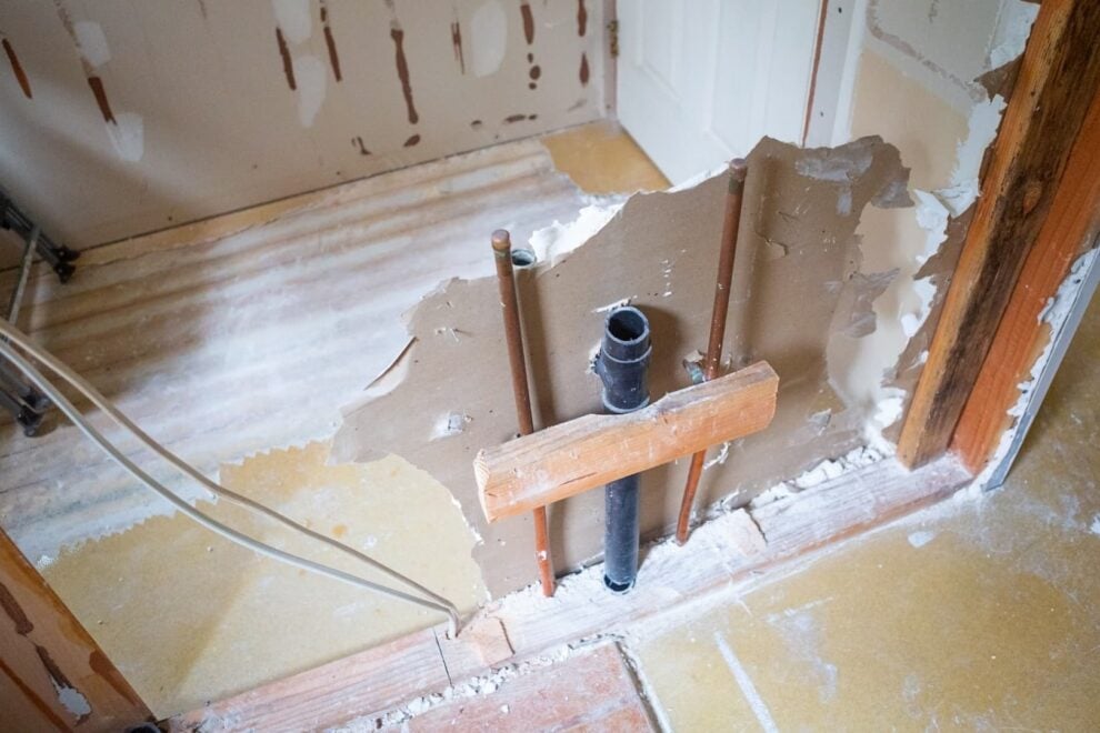 (Q3) Can Water Damage Cause Structural Problems in Your Home_ (banner photo)